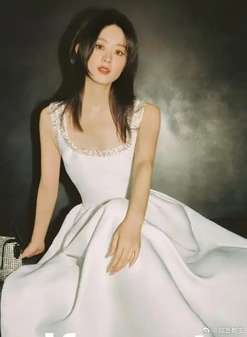 赵丽颖镶钻白裙##赵丽颖少女感披发