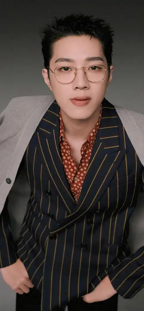 顶级奶狗脸赖冠霖手机壁纸