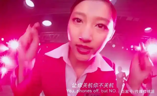 关晓彤重回16岁空姐造型,直面心理阴影,再次唱跳《空姐之歌》