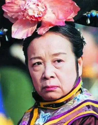 时尚生活凤凰网娱乐讯近日,有网友称《还珠格格》里"容嬷嬷"扮演者