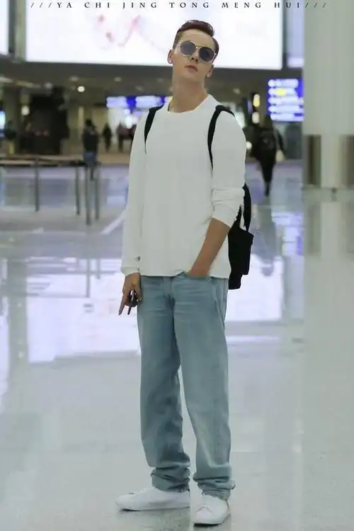 陈伟霆的荷尔蒙气质低调不了寸头配白西装不正派反倒帅气