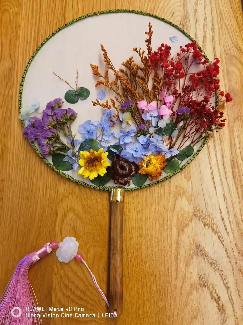 一波丰富多彩的diy,今天是团扇diy. #手工制作古风扇子 - 抖音