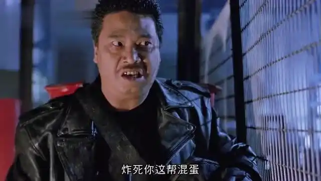 吴孟达扮演终结者独自拖住罪犯,谁料把出口给炸垮,还把枪打散架