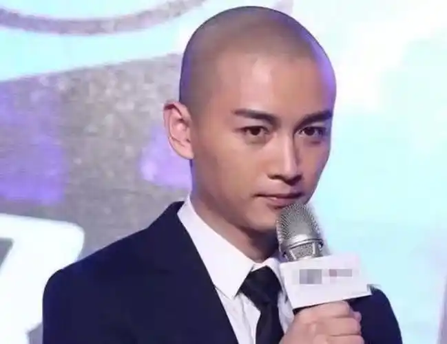 颜值高不高,剃个光头就知道,李晨搞笑,吴亦凡高颜值