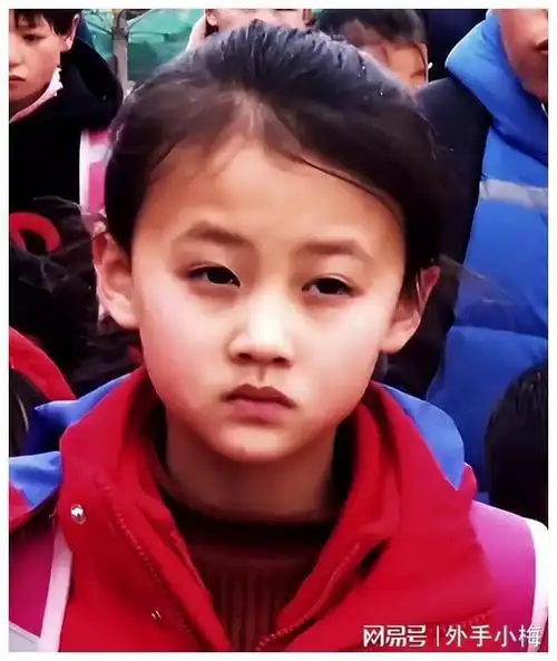3年前宁夏7岁小女孩一笑成名后拒百万签约如今怎么样了