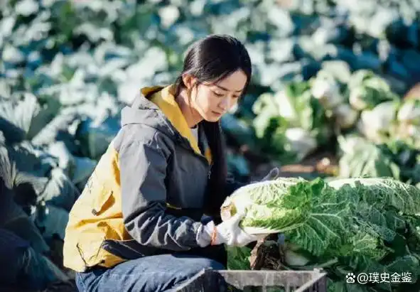 最近,一张赵丽颖爷爷的照片被曝光,引发了诸多猜测和争议.