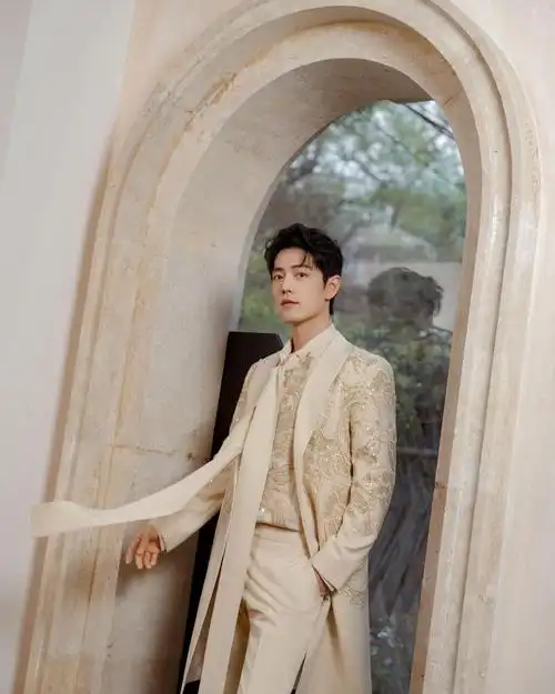 肖战今日微博之夜造型 elie saab 2023春夏高定上身