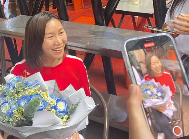 大概率王俊凯可爱的一部分遗传了爸爸,温柔和霸气的风格遗传了妈妈