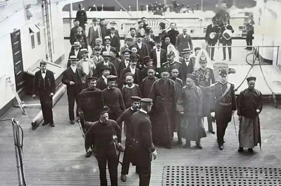 1896年,年已74岁的李鸿章访问美国,这个身高1米83,身 - 抖音