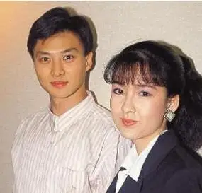 倪震以其香江浪子的名声而独树一帜.