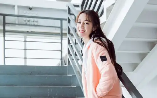 迪丽热巴甜美风格图片-美女壁纸-高清美女图片-第2图-娟娟壁纸