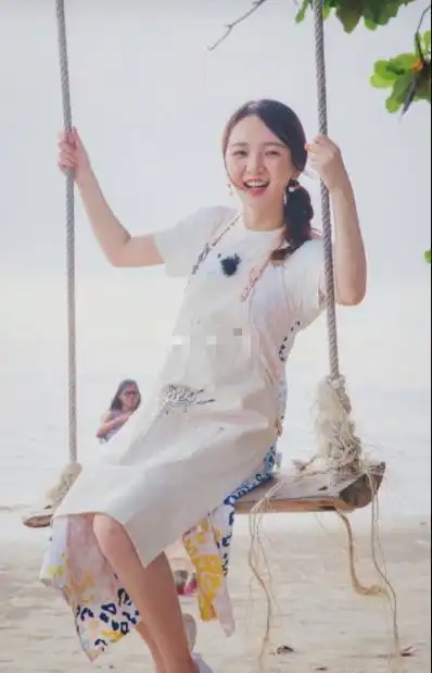 为什么看完《湖南卫视元宵喜乐会》,很多人怀疑靳梦佳整容了?