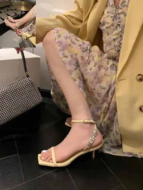 气质女神超美一字带字母高跟凉鞋