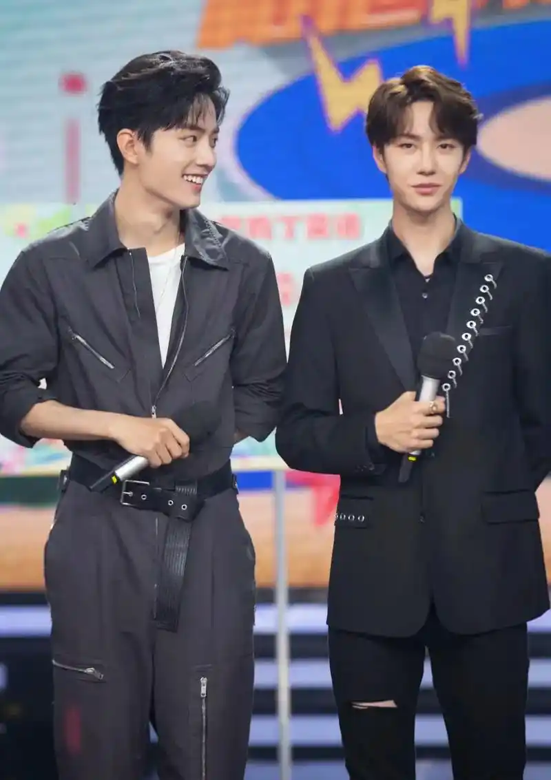 大宝应该说,"喜欢小宝那炽热的眼神望向我"#王一博肖战 #看 - 抖音