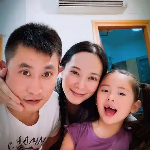 回顾郭羡妮:港姐嫁农村小伙,自掏腰包买婚房,待公婆如亲生父母