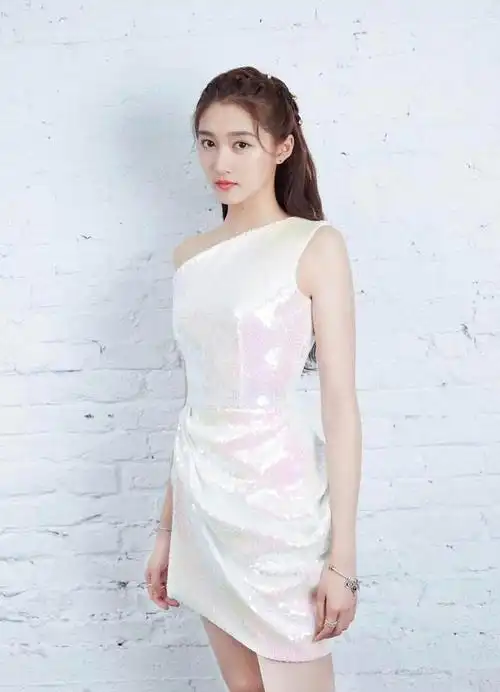 十位身高一米七以上的女演员:娜扎,唐嫣,蒋欣,汤唯,关晓彤