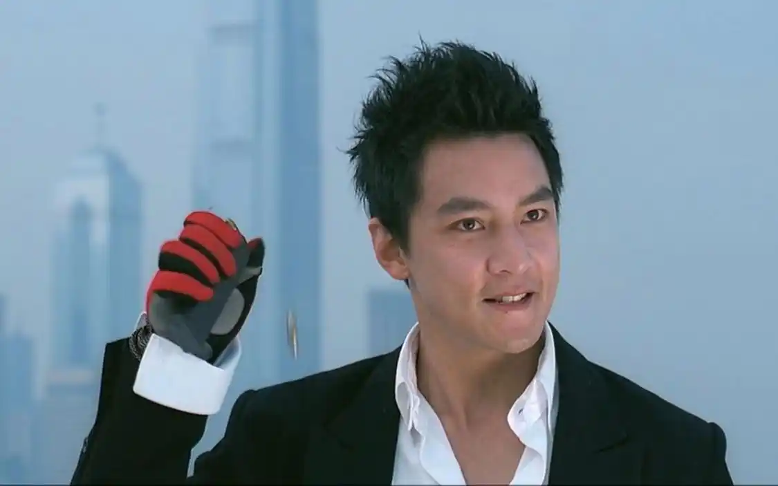 成龙将拍《新警察故事2》!谢霆锋担任导演,毁经典还是会好看?