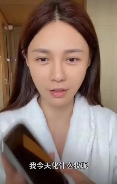 沈梦辰巴黎看秀的妆是自己画的#没有化妆师又怎样?