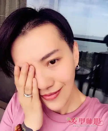 女生三七分背头两边必须剃短吗 做个帅气的短发背头不用那么麻烦(2)