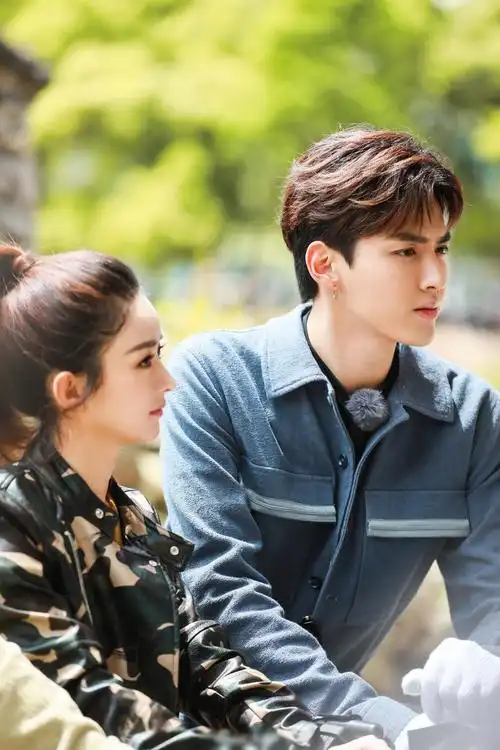 《奇楼》赵丽颖首亮相秀歌技 与吴亦凡对唱情歌