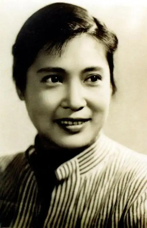 她的第一任丈夫酗酒家暴第二任丈夫病重25年儿子16岁精神失常