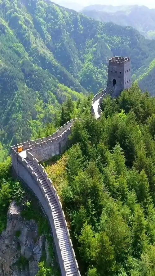 大山上的"万里长城",气势非凡,雄伟壮观!