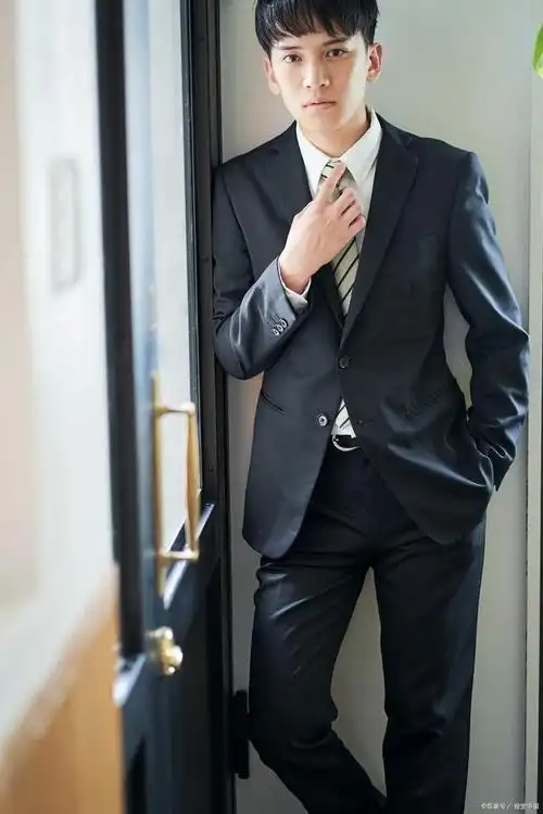 每个人的衣柜里都应该有一套西装,合适才是最重要的