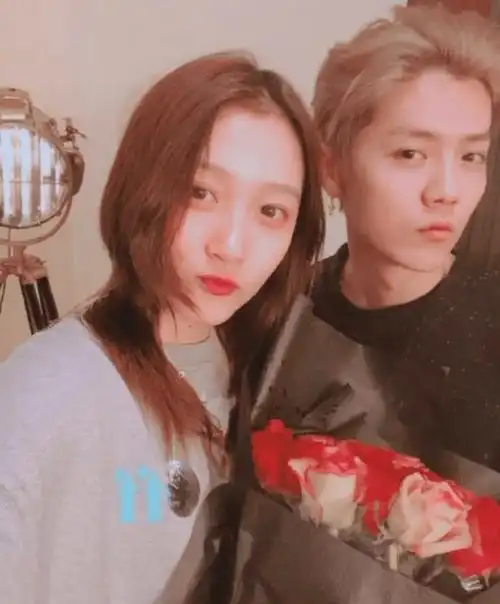 关晓彤卡点23点31分为鹿晗庆生听完网友解读原来他们这么恩爱