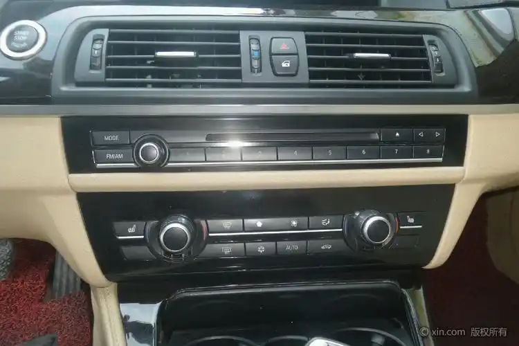 宝马5系空调调节区