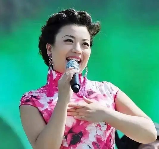 回顾张也55岁未婚未育和男闺蜜吕继宏神仙友情让人羡慕