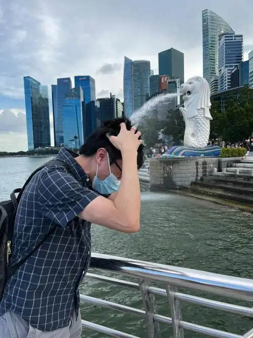 一家人的新加坡游客照