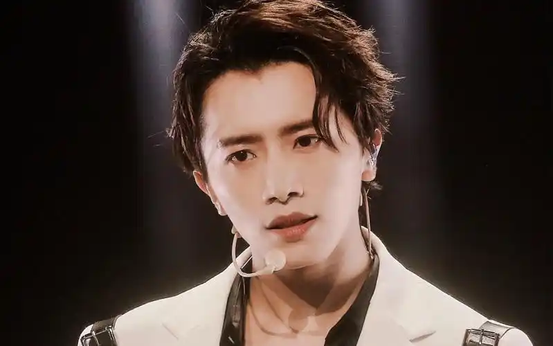 【into1 伯远】昨天饱老师是怎么在线蛊人的