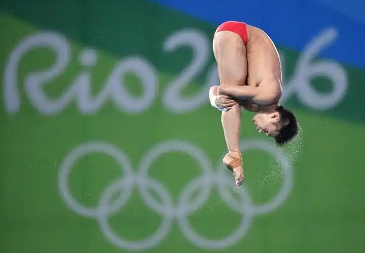 里约奥运跳水男子10米跳台决赛陈艾森夺金