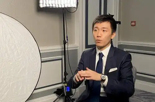 足球在生命面前永远是第二张康阳惹怒欧足联恐遭罚但他却赢得尊重