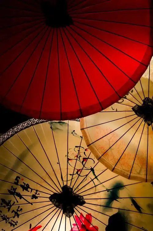 你们有看到过一张红色油纸伞的壁纸吗