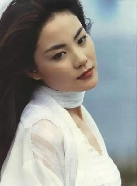 王菲旧照曝光 一身白衣仙气飘飘眉眼如画