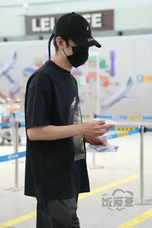 210827@季肖冰北京出发季肖冰超话终于出门了09给努力工作的饼饼