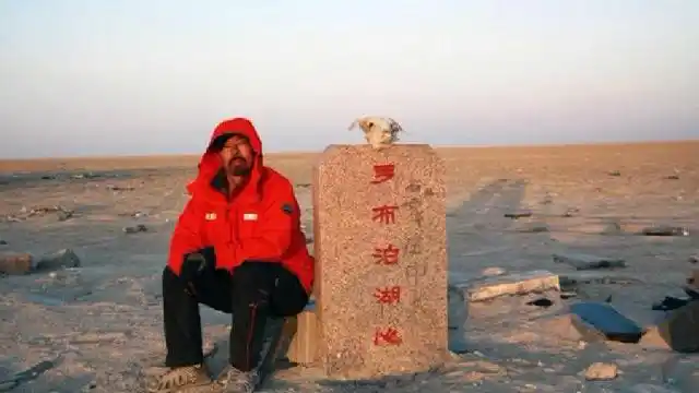 雷殿生徒步穿越罗布泊,半夜遭遇黑影,听见怪声,究竟怎么回事?