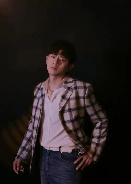 张杰工作室视频拍的比照片好看