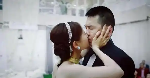 伸舌头面条吻倒立吻国产剧的吻戏开启了一场病态传承