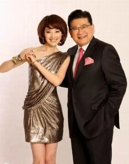 被李咏提携,和曹可凡传绯闻,36岁王冠是如何在女星里混成香饽饽