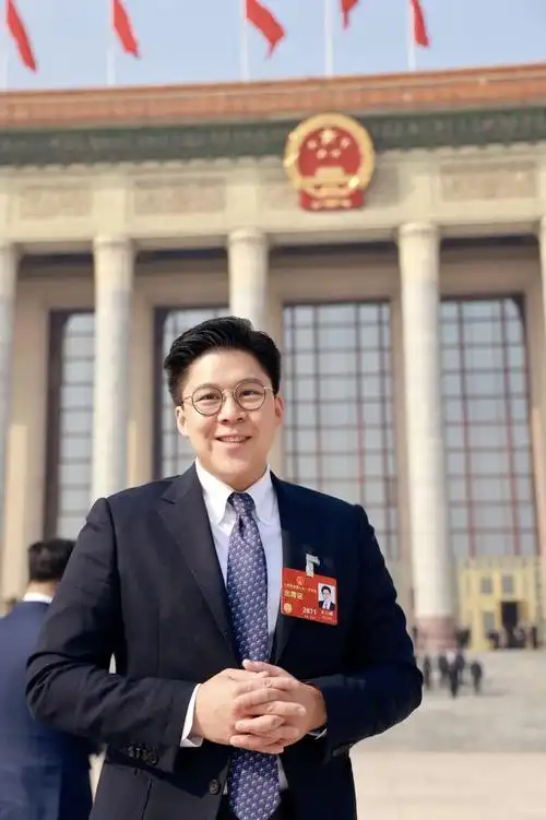 霍启刚代表:建议各省市艺术工作岗位对香港青年开放申请_腾讯新闻