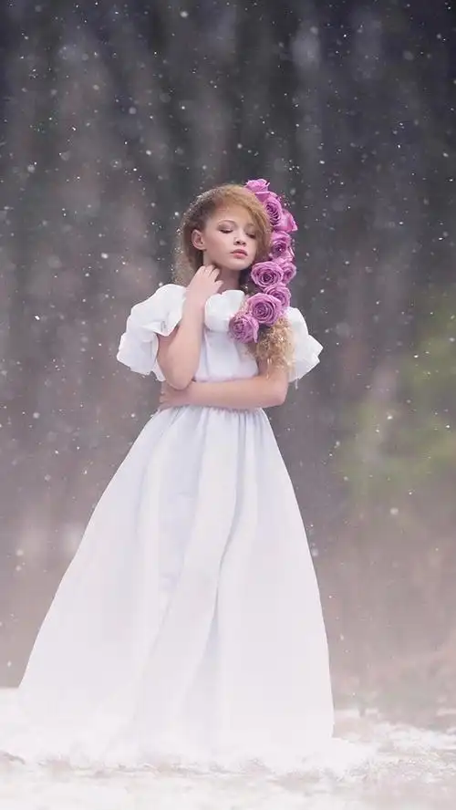 iphone 壁纸 可爱的小女孩,白色礼服,雪
