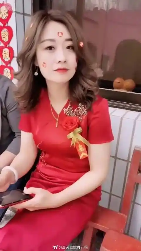 四十一岁的喜婆婆太年轻漂亮了这颜值简直逆天了