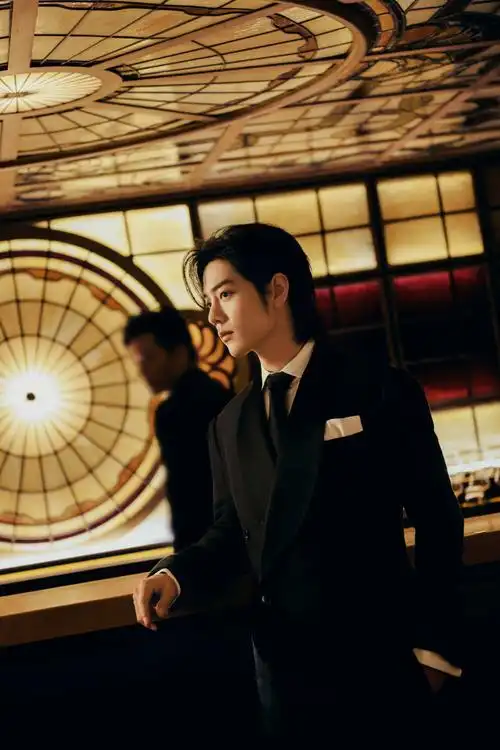 肖战黑白双子西装大片##肖战v领内搭西装