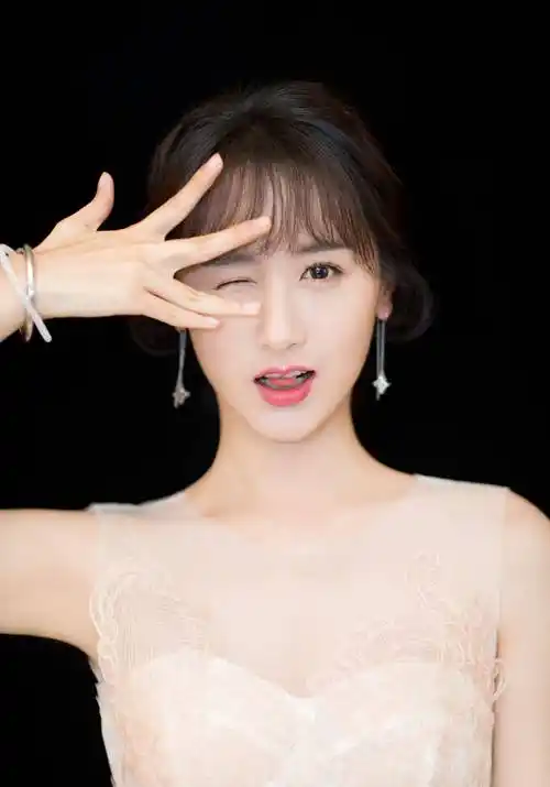 这小姑娘好好看,袁冰妍的颜值你打几分?