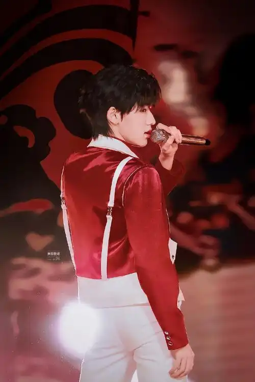 田震宋亚轩时隔7年再同框##宋亚轩跳popping