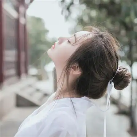 古风白衣装束女生头像不语森林