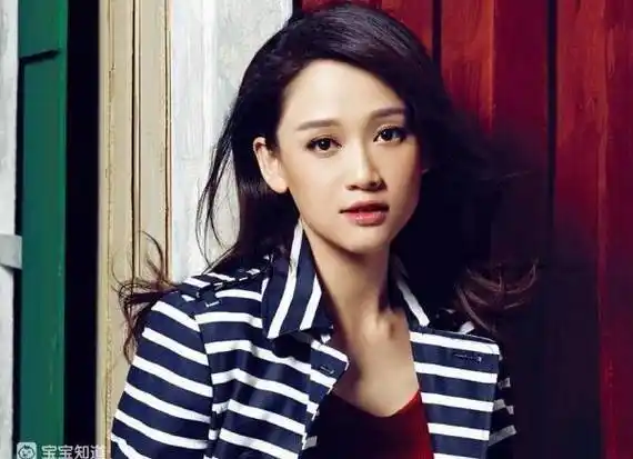 生活像一缕光,我在"甜得掉牙"的偶像剧中遇到了陈乔恩,她很聪明可爱