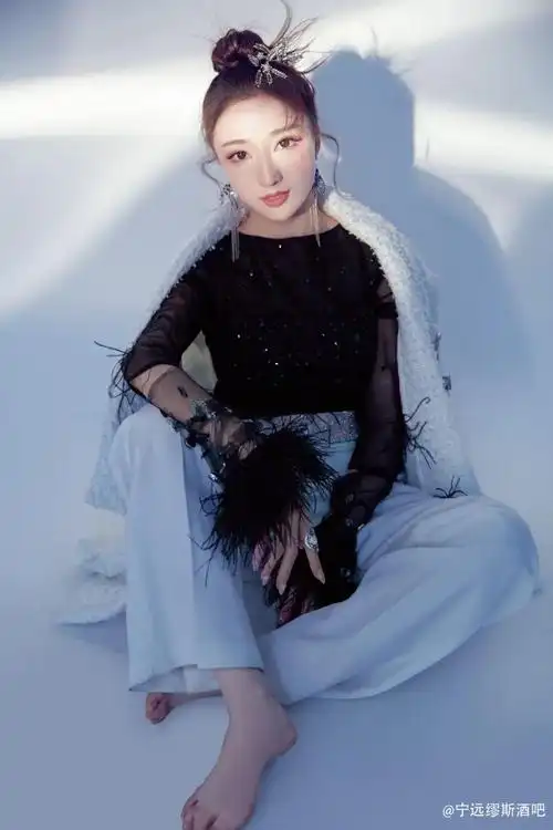 抖音爆红女歌手赵依娜627空降宁远缪斯酒吧与粉丝零距离接触